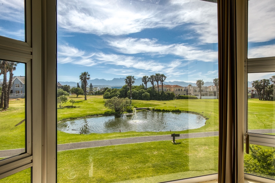 To Let 6 Bedroom Property for Rent in Greenways Golf Estate Western Cape